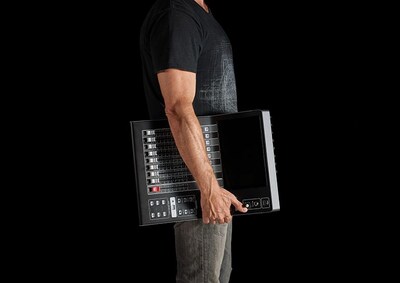 DM3 系列插圖1 Yamaha Digital Mixing Console DM3: 結構輕巧,便捷性強